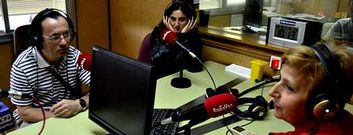 Ram�n Duarte, Clara Torres y Dolores Fern�ndez, de Aspaber, en Radio Voz.