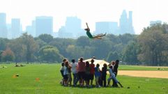Nenos xogando no Central Park de Nova York, un inmenso xard�n creado en 1873, o coraz�n verde do barrio de Manhattan