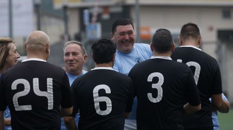 El alcalde de Bveda, Jos Manuel Arias, y el concejal monfortino Emilio Grande saludan a integrantes del otro equipo 