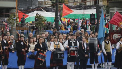 Ambiente a la llegada al Teatro Campoamor para asistir a la ceremonia de entrega de los 'Premios Princesa de Asturias 2024', a 25 de octubre de 2024, en Oviedo