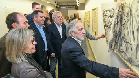 Acisclo Manzano guiando la visita en el da de la inauguracin