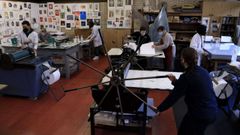 Imagen de archivo de alumnos de grabado en la escuela de artes y dise�o Ram�n Falc�n, en Lugo