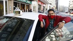 Ignacio V�zquez, presidente de la Asociaci�n de Taxistas de Viveiro, en la parada de la Praza de Lugo