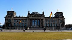 El agente suministr� informaci�n sobre el Bundestag, el Parlamento federal germano.