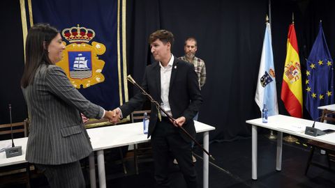PLENO MOCION DE CENSURA EN EL CONCELLO DE RIBEIRA, DONDE LUIS PEREZ BARRAL ALCALDE DEL BNG CEDE EL BASTON DE MANDO A LA NUEVA ALCALDESA MARIA JOSE SAMPEDRO CANDIDATA DEL PP, PRIMERA MUJER EN ESTE PUESTO.