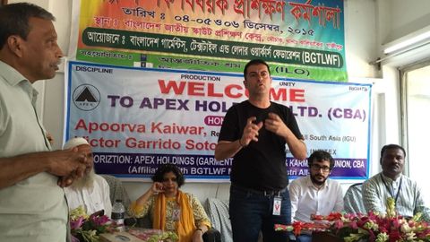 V�ctor Garrido durante un encuentro sindical en Dhaka, Bangladesh