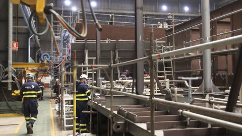 El sector naval ha sido el motor laboral de la comarca, en la foto, trabajos en Navantia
