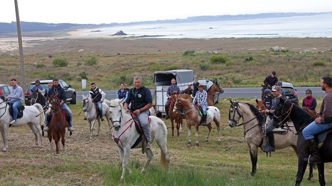 Ruta cabalar organizada pola comisi�n de festas de Olveira desde Corrubedo