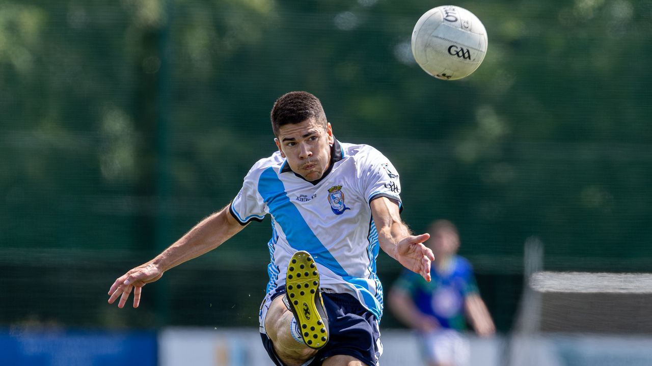 Buen papel de las selecciones gallegas de fútbol gaélico en su gira irlandesa, con jugadores de la zona en sus filas