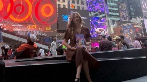Mar�a Roel en Nueva York con su libro