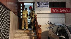 Los bomberos, a la salida del operativo en el edificio de la zona peatonal