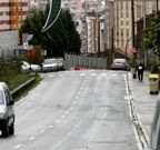 <span lang= es-es >Carretera de Eir�s</span>. En mal estado. Enlaza A Coru�a con la antigua carretera de Santiago por el Portazgo. 