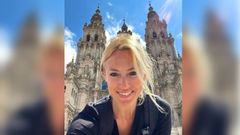 �Todo llega, y por fin Santiago�. Con este texto y un par de fotos con la Catedral de fondo terminaba su peregrinaci�n hasta Santiago Carolina Cerezuela. La actriz, presentadora y cantante alicantina, que tambi�n trabaj� como modelo, comparti� la publicaci�n en redes el D�a das Letras Galegas, con la idea de continuar hasta Fisterra.