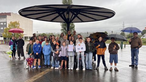 Encuentro mantenido este domingo entre el Grupo Municipal IU-Convocatoria por Oviedo y vecinos de Prado de la Vega