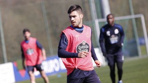 Carles Gil cumplirá ciclo de amonestaciones. 