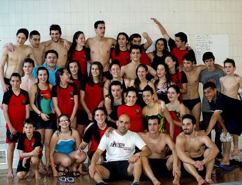 Integrantes del Ciudad de Santiago, tras lograr el ascenso a Divisi�n de Honor.