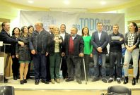 Jos� Oreiro (en el centro de la imagen), con parte de los integrantes de la lista popular. 