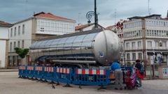 Los vecinos se siguen abasteciendo en camiones cisterna