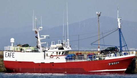 Noruego, palangrero de superficie propiedad de armadores de Ribeira que fue dado de baja en Espaa en agosto del 2025 y ardi el 16 de octubre cuando llevaba poco ms de un mes faenando en Angola, con bandera de ese pas.