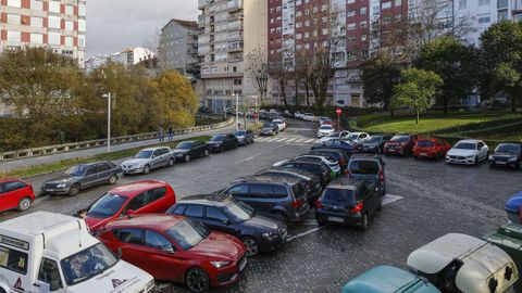 Dificultades para encontrar una plaza de aparcamiento en la zona del parque Barba�a