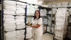 Esperanza Mora&ntilde;a, recibi&oacute; un premio estatal por su trayectoria como limpiadora en el hospital de Barbanza
