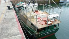 En el barco, atracado en el muelle de Cari�o, aparece una referencia a la ciudad francesa de Morlaix