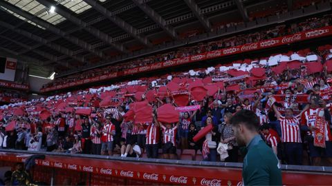 Derbi asturiano entre el Real Sporting de Gijon y el Real Oviedo en El Molin�n