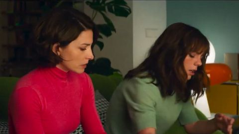 Las actrices B�rbara Lennie y Vicky Luengo en una de las primeras im�genes de �Amarga Navidad�, la nueva pel�cula de Pedro Almod�var