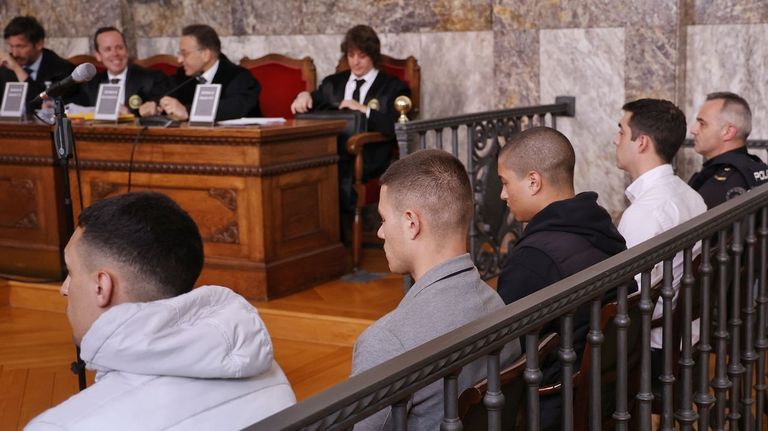 Los acusados por el asesinato de Samuel Luiz, en la vista de apelaci�n celebrada en el Tribunal Superior de Xustiza de Galicia (TSXG) este lunes, en A Coru�a.