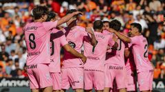 Los jugadores del Celta, celebrando uno de los goles del equipo ante el Valencia en Mestalla.