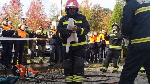 Jornada de convivencia de agrupaciones de Protecc��n Civil en Allariz.M�s de 400 voluntarios se reunieron en esta jornada en Allariz. Protecci�n Civil de Maceda, GES de Lobios y Tr�fico de la Guardia Civil hicieron un taller de accidente de veh�culo de mercanc�as peligrosas