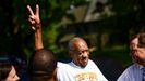 Bill Cosby saliendo de la c�rcel