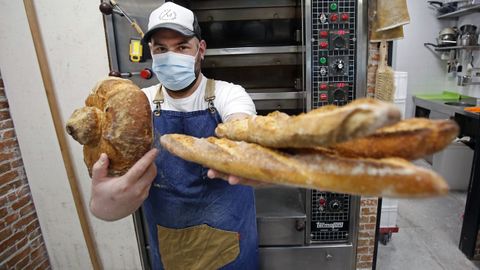 Daniel Pamp�n, due�o de Am�same Bakery (Pontevedra), es uno de los 80 mejores panaderos de Espa�a. 