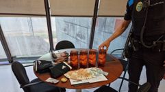 Productos y dinero incautados por la Polic�a Local de Pontevedra