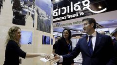 Feijoo, durante su visita al pabell�n de Galicia, en la inauguraci�n oficial de Fitur