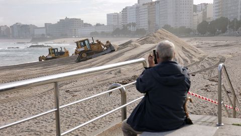 Toma forma la duna de Riazor