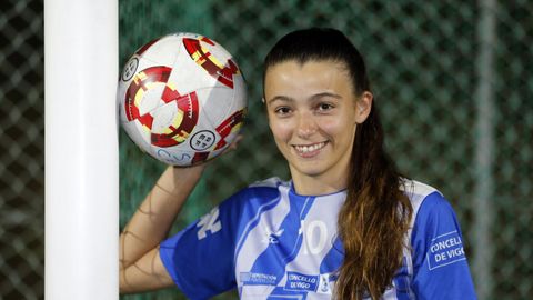 La nueva jugadora de As Celtas Andrea Albiol, posando para La Voz durante su etapa en el S�rdoma.