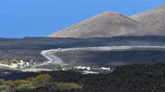 Imagen de la nueva carretera que recorre La Palma de norte a sur y que fue construida sobre la lava que el a�o pasado arroj� el volc�n de Cumbre Vieja