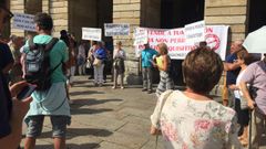 Concentraci�n de la Plataforma de Pensionistas Compostela en el Obradoiro: cantan el Piripimpim adaptado