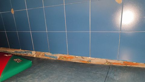 A pesar de las labores de mantenimiento, las deficiencias en el CEIP Pr�cticas resurgen cada curso