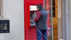 Un cajero del banco Santander, en una imagen de archivo.