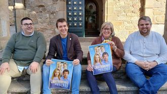 El alcalde de Noia, Francisco Prez; el actor Javier Veiga; la concejala de Cultura, Chelo Martnez y el teniente de alcalde, Manolo Seijas, acudieron a la presentacin de la obra