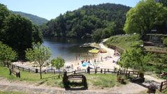 La playa fluvial de A Cova es uno de los lugares m�s visitados de la Ribeira Sacra