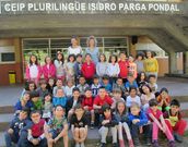Dos profesoras del centro han ayudado a los ni�os en el proyecto. 