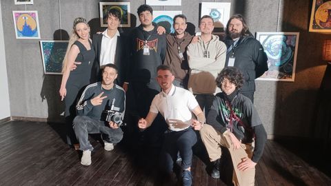 Alumnos del equipo de rodaje del videoclip «Dime si te vas», del músico Mainch