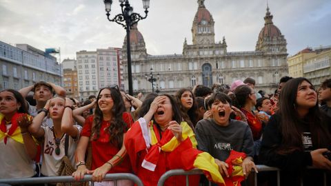 Pantalla gigante en la plaza de Mar�a Pita en A Coru�a.
