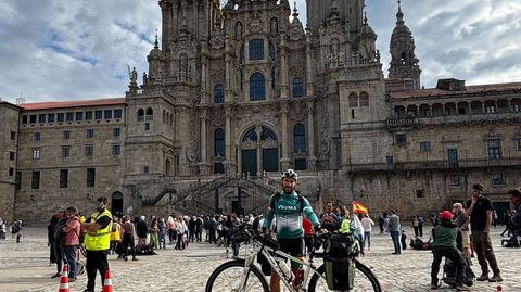 El ciclista peregrino boirense, a su llegada a Compostela