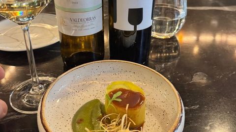 Puerros al vapor con crema de pimientos verdes fritos y ali�o de jengibre, el�mejor maridaje para un godello de Valdeorras