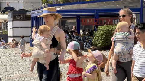 Amber Heard, con su familia en la localidad de Cadaqu�s