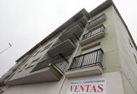 Casa nuevas como esta en Ribeira escasean y muchas de ellas no se lograron vender. 